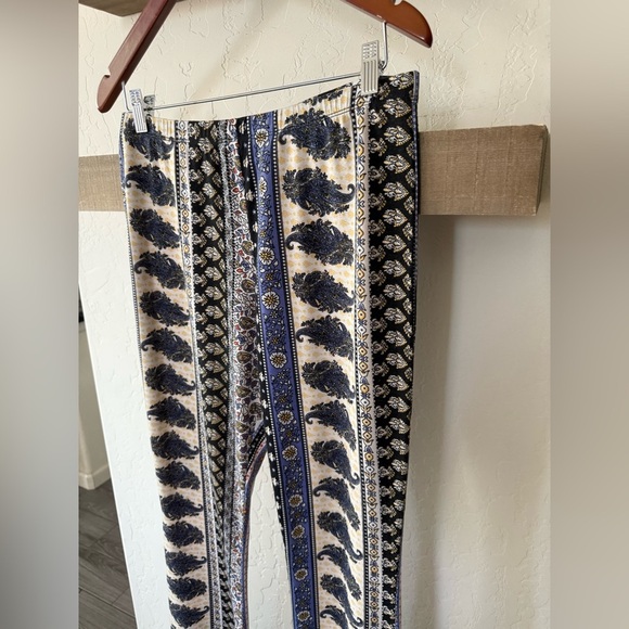 Mudd|Bohemian Patterned Flare Pants,mixed pattern•••Size LARGE,Beachy style - Picture 5 of 10